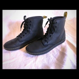 Dr Martens 7-eye women’s black boots